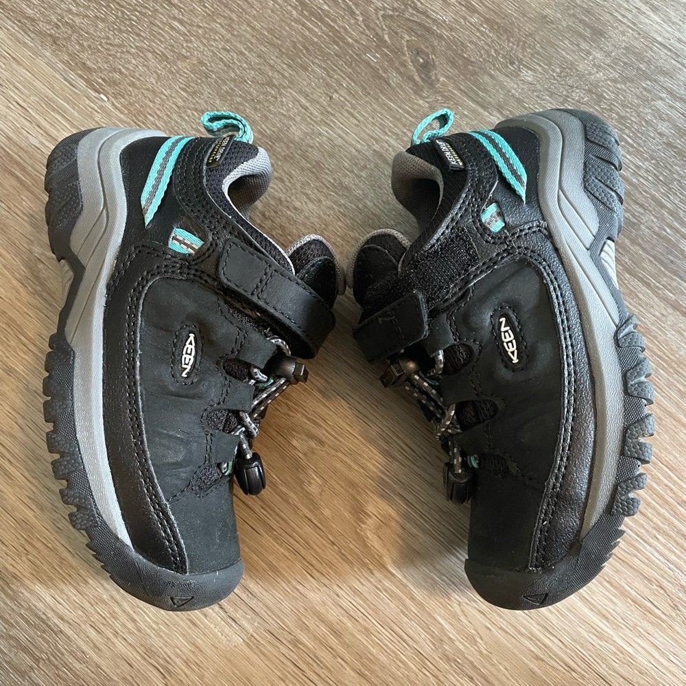 Keen Kids Black and Teal Sneakers